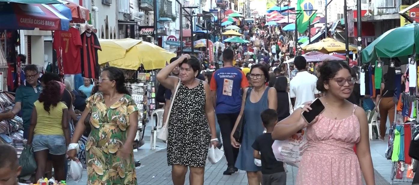 Brasileiros recorrem ao crédito para manter padrão de vida, aponta pesquisa