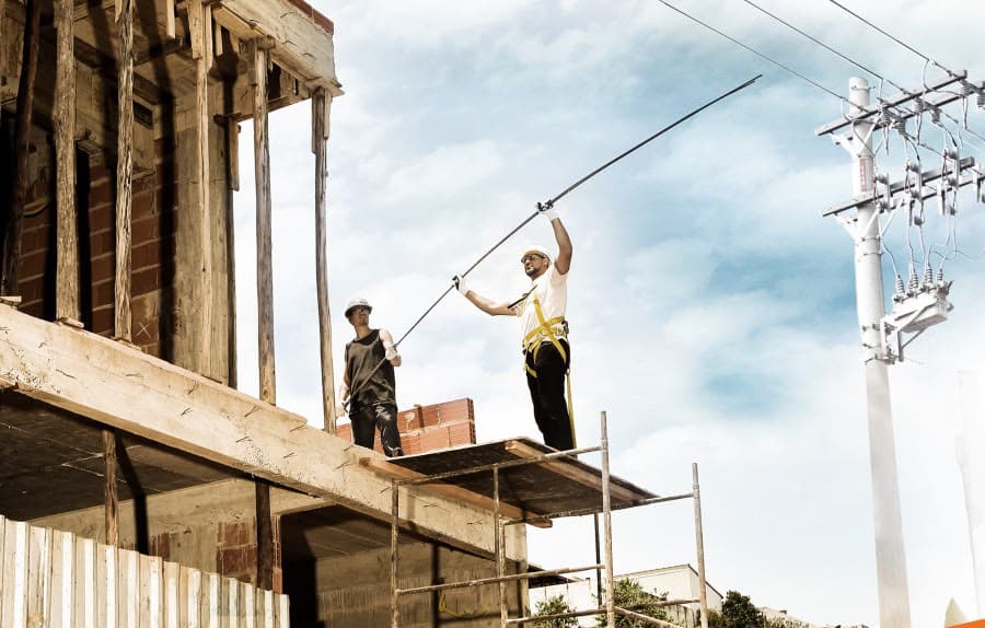 Segurança na construção civil: Equatorial Maranhão reforça cuidados próximos à rede elétrica