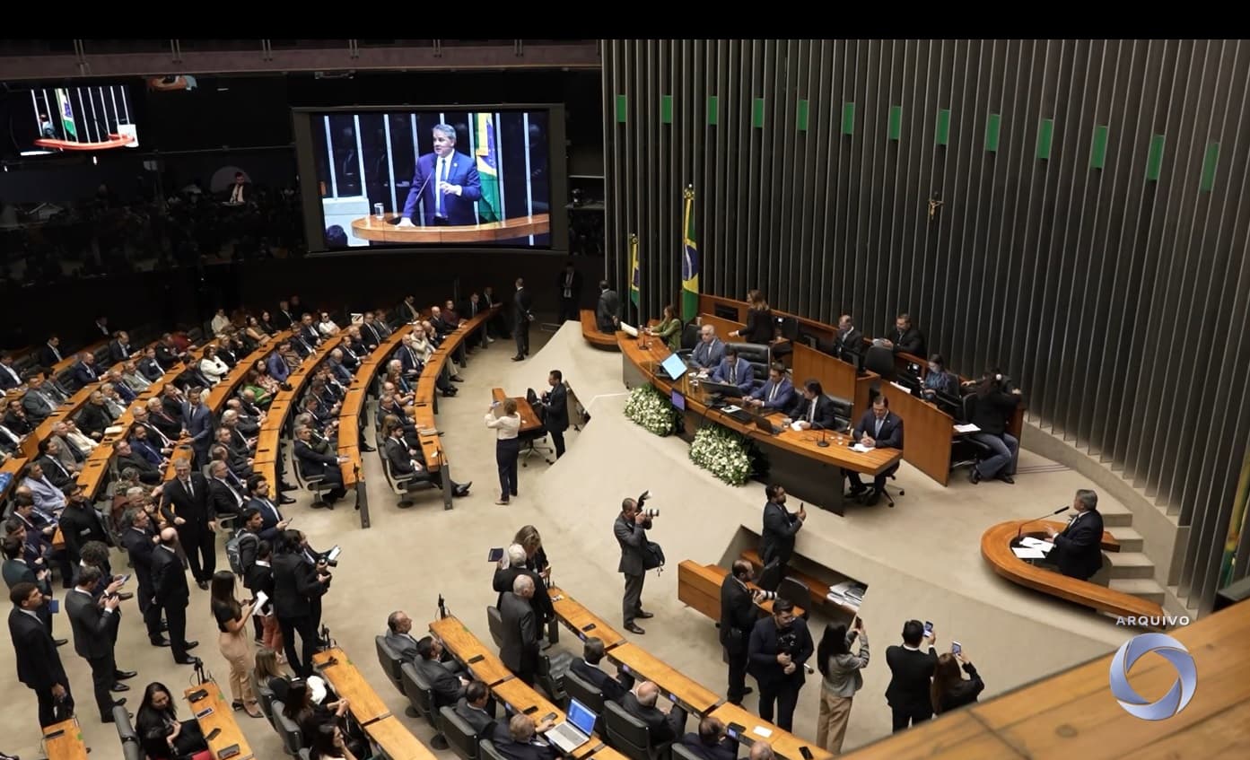 Fim da escala 6x1 prevê redução da jornada semanal para 40 horas, sem corte salarial