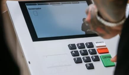TSE desmente fraude e explica por que divulgação do resultado parou por 50 min