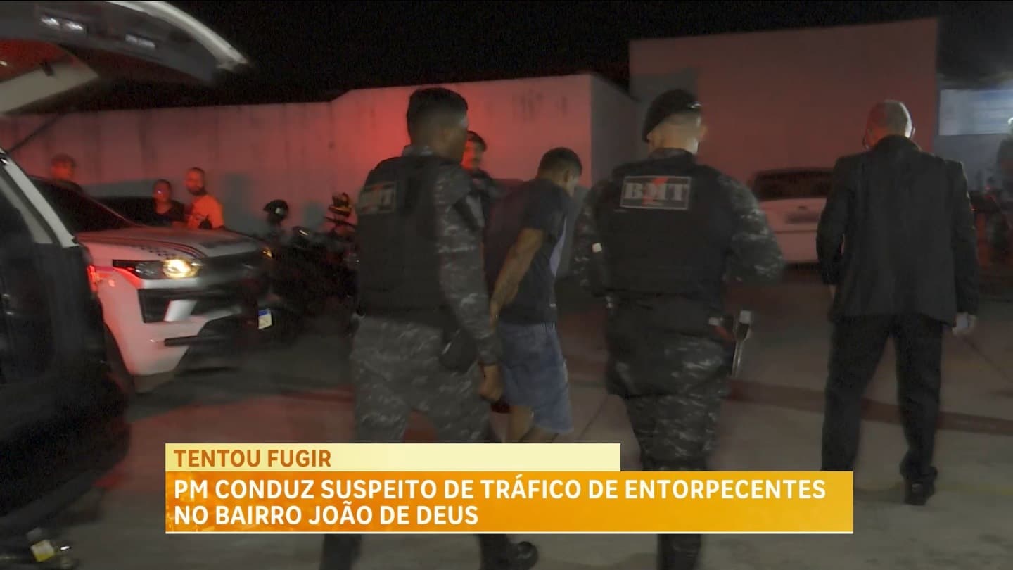 PM conduz suspeito de tráfico de drogas no bairro João de Deus