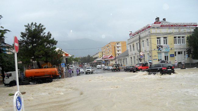 Inundações no sul da Rússia já causaram a morte de mais de 130 pessoas