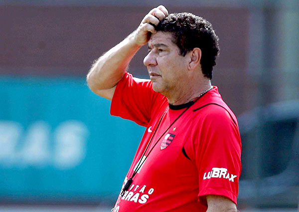 Joel Santana é demitido do comando técnico do Flamengo Joel Santana é demitido do comando técnico do Flamengo