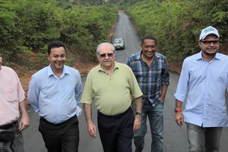 Prefeitura vistoria obras de pavimentação na Zona Rural de São Luís