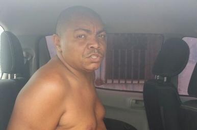 Polícia conduz suspeito de feminicídio no bairro Bom Jesus Polícia conduz suspeito de feminicídio no bairro Bom Jesus