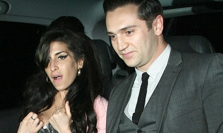 Ex-namorado de Amy Winehouse comparece em tribunal sob acusação de estupro Ex-namorado de Amy Winehouse comparece em tribunal sob acusação de estupro