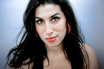 Um ano após sua morte, Amy Winehouse é eterna para os fãs Um ano após sua morte, Amy Winehouse é eterna para os fãs