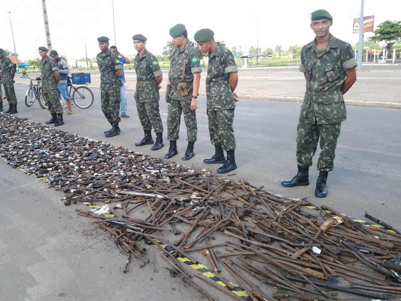 Exército destrói mais de 2 mil armas em São Luís