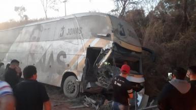 Acidente com ônibus de Jonas Esticado deixa três feridos no MA