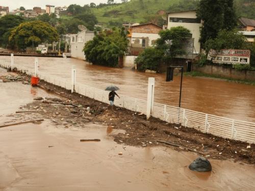 Minas Gerais recebe 8 toneladas de medicamentos. Rio de Janeiro recebe ajuda emergencial