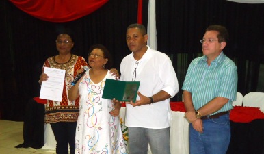 Secretária Claudett Ribeiro prestigia festa dos 116 anos de emancipação de Codó