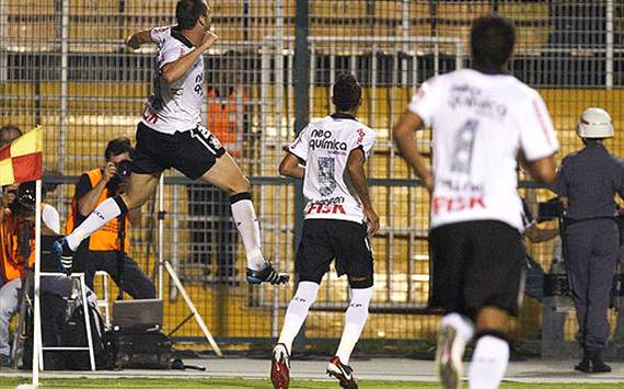 Corinthians faz história no Pacaembú
