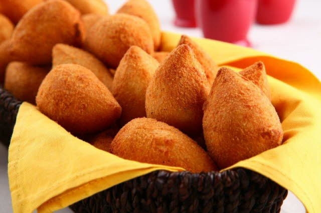 Veja alguns truques para fazer a coxinha perfeita SuaCidadecom Veja alguns truques para fazer a coxinha perfeita SuaCidadecom