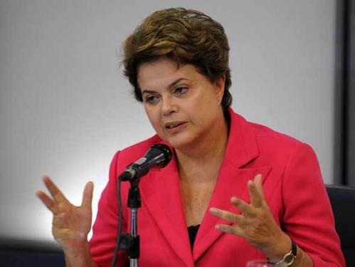 Dilma é vaiada durante discurso em Brasília