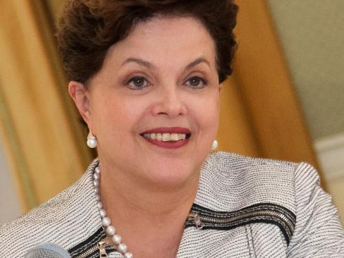 Dilma participa de troca da guarda do Palácio do Planalto