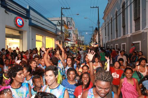 Cortejo Carnavalesco anima Centro de São Luís