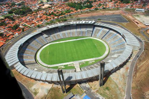 Secretário Max Barros e ministro Gastão Vieira vistoriam obras no Estádio Castelão 