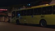 Suspeitos assaltam passageiros em ônibus na avenida dos holandeses