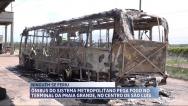 Ônibus é consumido por fogo dentro do Terminal da Praia Grande; não houve vítimas