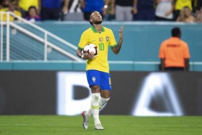 Seleção Brasileira tem quatro estreantes e Neymar perto dos 100 jogos