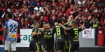 O Flamengo venceu o lanterna Avaí por 3 a 0.