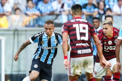 Flamengo vence Grêmio na Arena e amplia vantagem na liderança