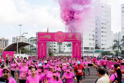 Outubro Rosa: corrida reúne cerca de 2 mil atletas no domingo (27), na Av. Litorânea 