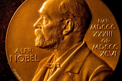 Nobel de Economia premia trio pelo combate à pobreza no mundo
