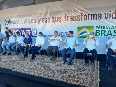 Ao lado de ministro, senador Roberto Rocha vistoria obras em Imperatriz