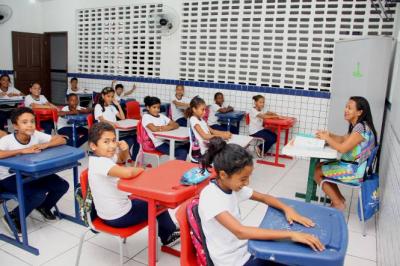 estudantes em sala de aula