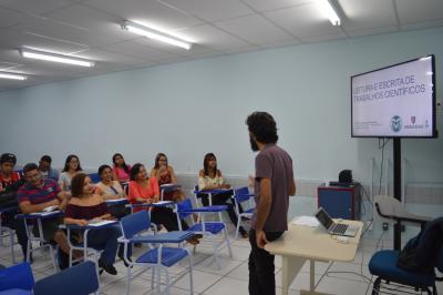 professor em sala de aula