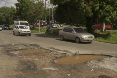 Buracos causam riscos de acidentes na Av. dos Portugueses