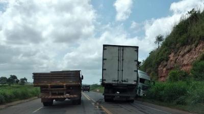 Caminhão baú se envolve em acidente na BR-010 no Maranhão