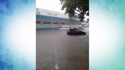 Chove forte em São Luís deixa ruas alagadas e causa estragos