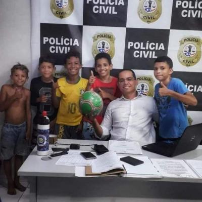 Após vizinha pegar bola, crianças procuram delegacia no MA