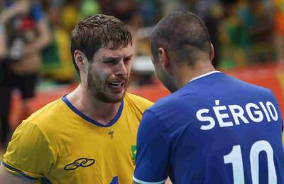 Dois brasileiros estão no top 5 de estrangeiros da Champions