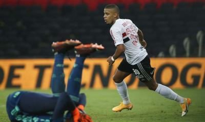 São Paulo goleia o Flamengo e avança à semi da Copa do Brasil