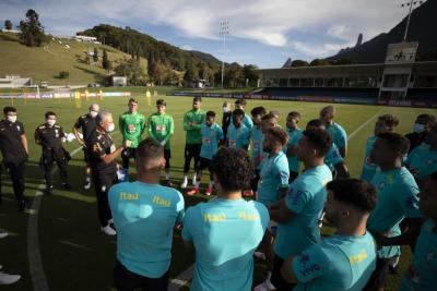 Tite celebra retorno da Seleção Brasileira aos treinos na Granja Comary