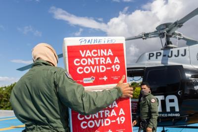 Governo distribui mais de 235 mil doses de vacinas contra a Covid-19