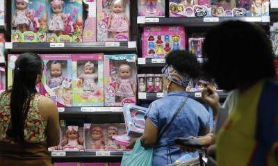 Intenção de consumo das famílias fica estável em outubro