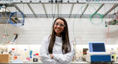 Empresa abre inscrições para premiar mulheres cientistas 