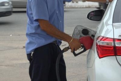 Motoristas protestam por alto preço dos combustíveis 