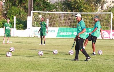 Sampaio: técnico Felipe Surian prepara equipe para estreia na Série B