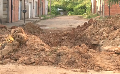 Vazamento de água preocupa moradores em bairro de Imperatriz