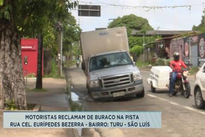 Buracos atrapalham trânsito no bairro Turu