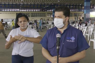 São Luís: prefeitura vacina profissionais de saúde até 29 anos