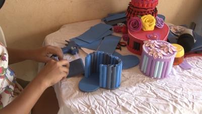 Imperatriz: jovem usa artesanato para ajudar nas despesas de casa
