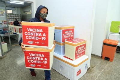Governo recebe novos lotes com 228.020 doses de vacinas contra a Covid-19