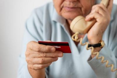 Projeto prevê campanha de combate a golpes financeiros contra idosos