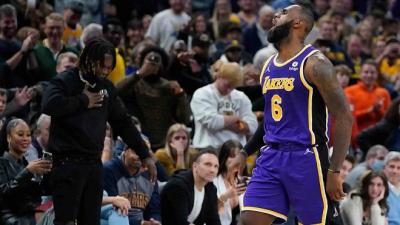 De volta após punição, LeBron James decide na prorrogação e Lakers vencem os Pacers